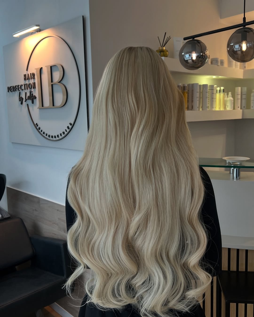 Lange blonde Wellen — Hair Extensions